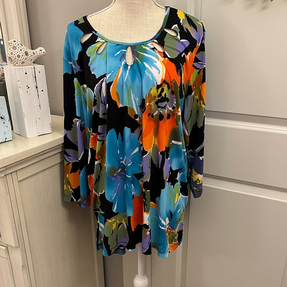 CSC Studio Size 2X Colorful Floral Keyhole Women's Tunic